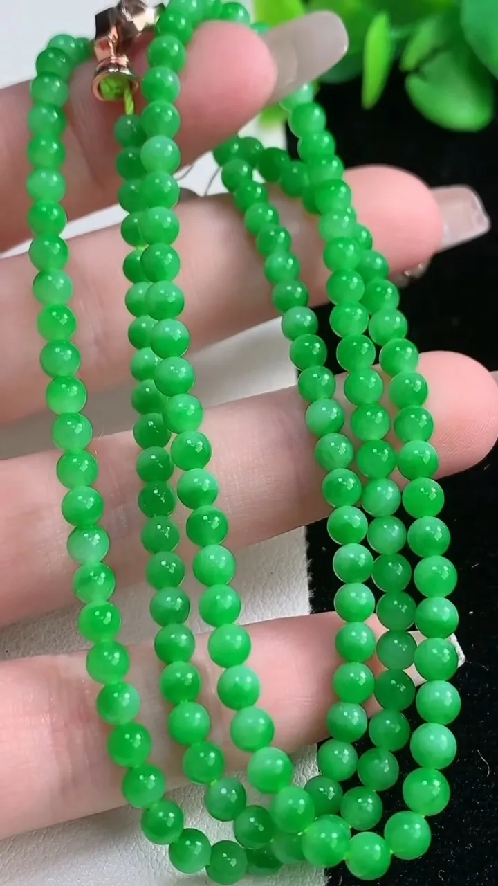 天然A货翡翠小米珠项链，尺寸3.5-153颗，重量:15.83g
12月31日