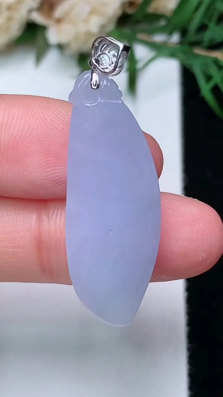 天然A货翡翠k金紫罗兰福瓜吊坠，尺寸32-11.9-5.9，重量:4.73g
12月31日