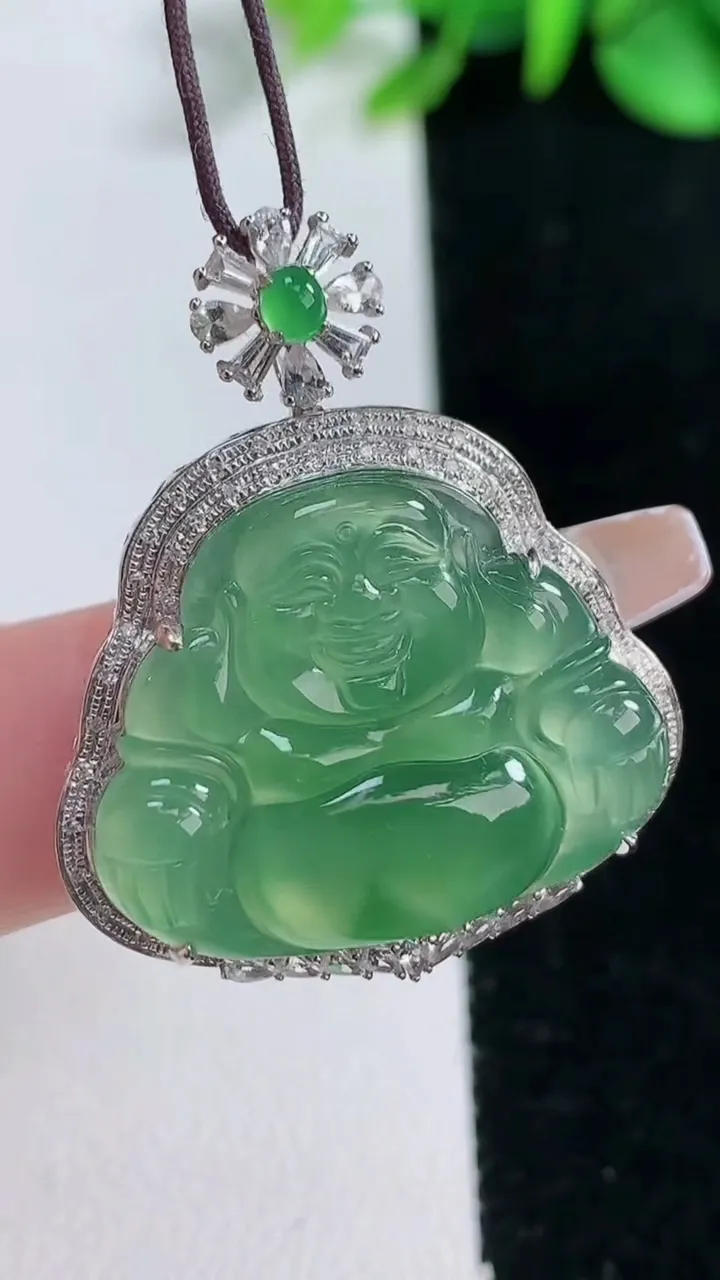 天然A货翡翠佛公吊坠，尺寸346-29.2-7，裸石20.8-26重量:6.26g
12月31日