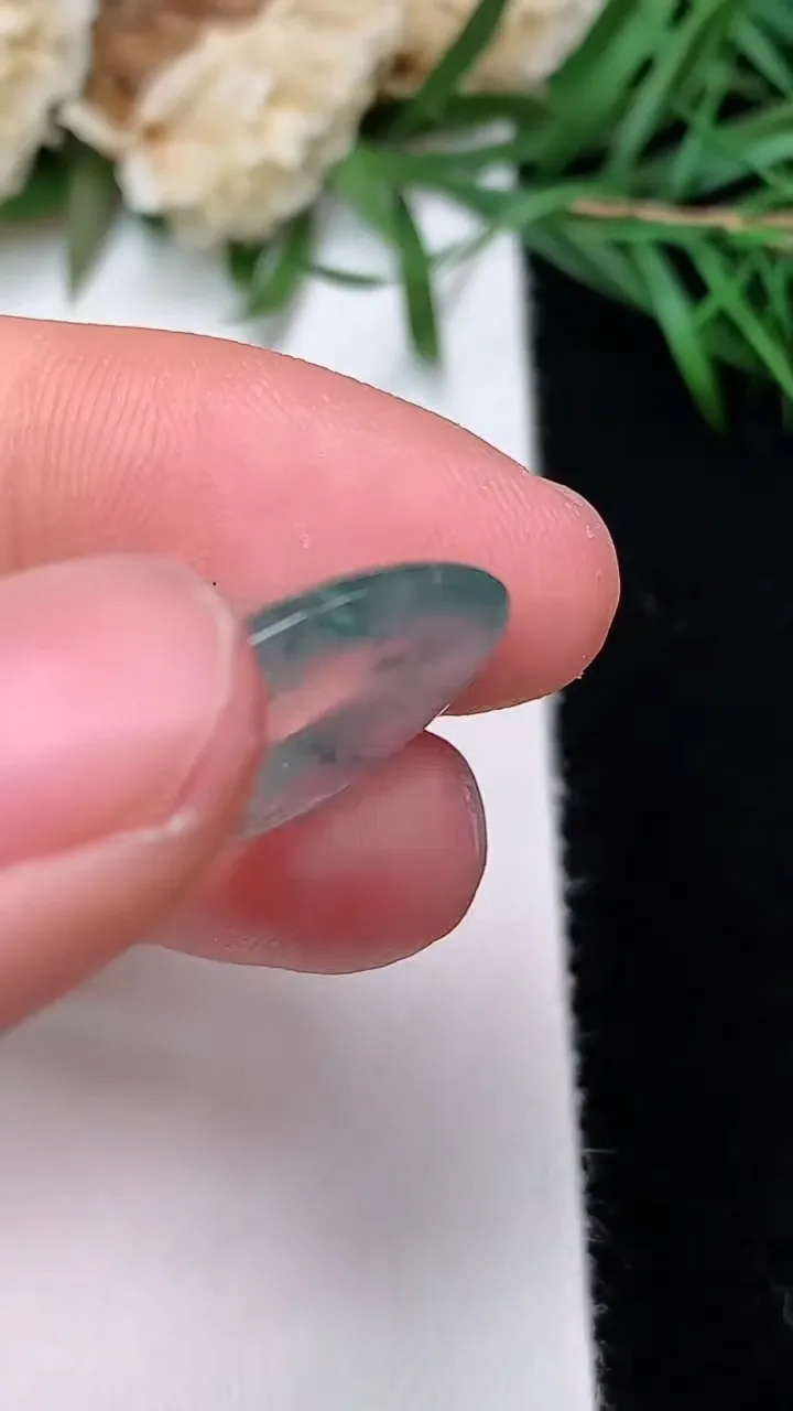 天然A货翡翠飘花平安扣镶嵌件，尺寸19.2-2.9，重量:2.23g
12月31日