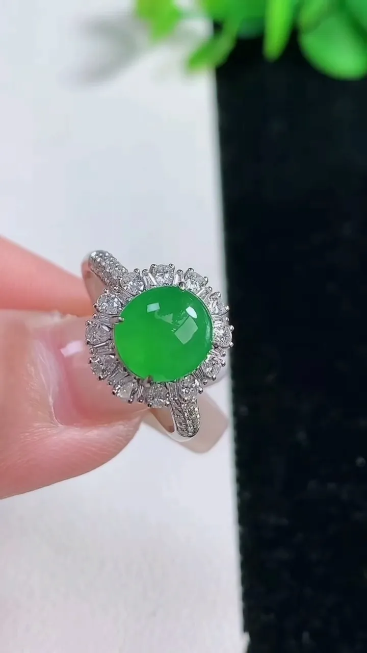 天然A货翡翠蛋面戒指，尺寸17.4-8.5-8.7，重量:3.46g2025年12月31日
工厂直销