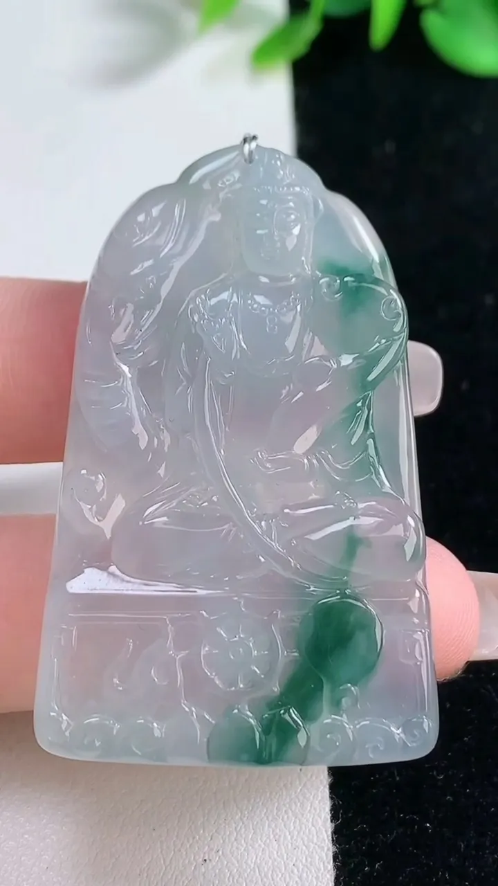 天然A货翡翠种飘花普贤菩萨吊坠，尺寸50-30.8-5，重量:19.72g
12月31日