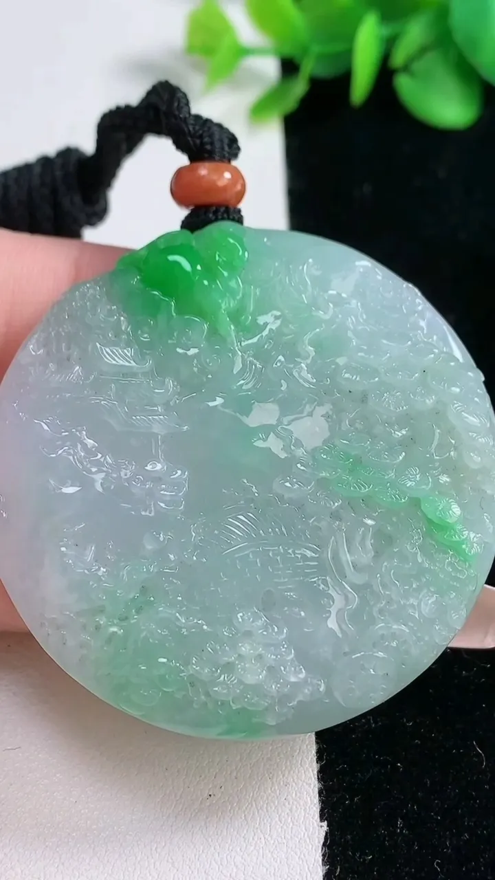 天然A货翡翠山水牌吊坠，尺寸50.8-10.6，重量:60.48g
12月31日