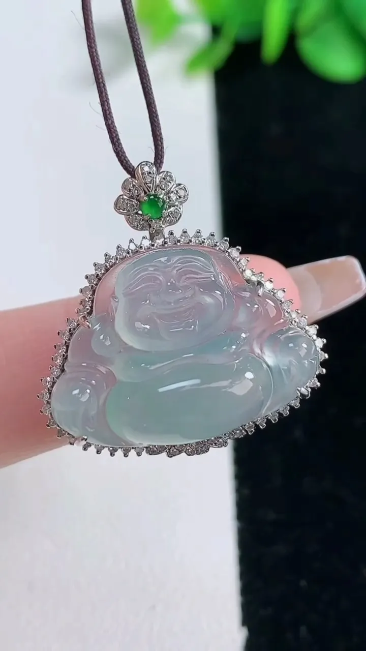 天然A货翡翠佛公吊坠，尺寸26.6-26.2-8.7，裸石17-23.7重量:5.40g
12月31日