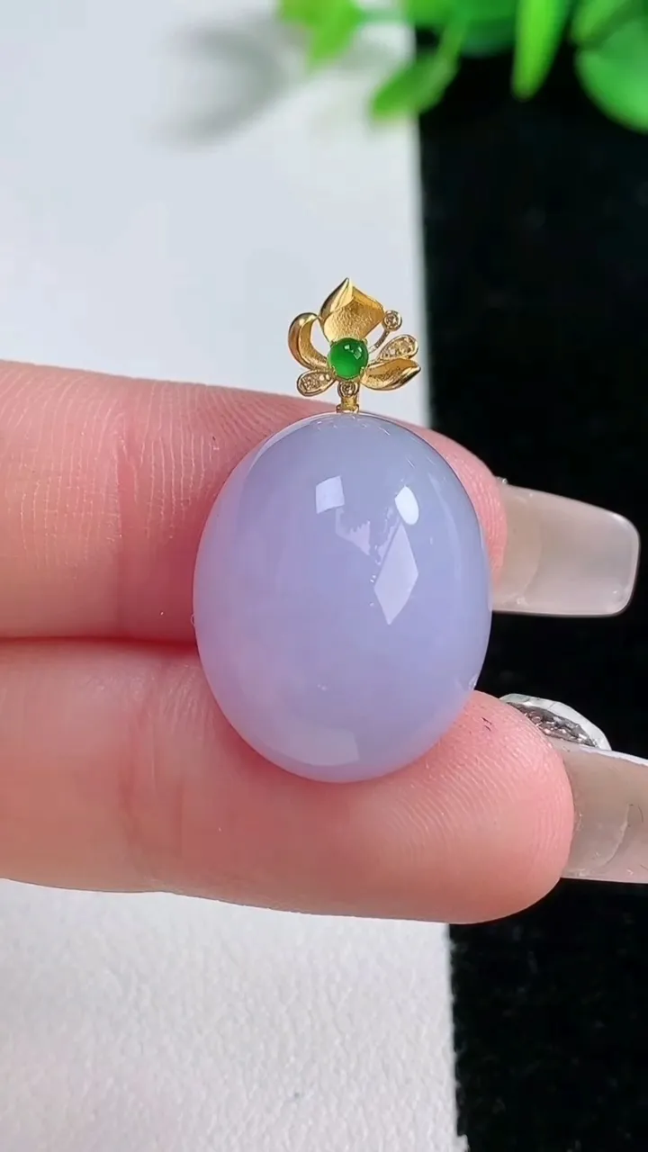 天然A货翡翠18K金紫罗兰蛋面吊坠，尺寸20.2-16.3-10，重量:5.95g
12月31日