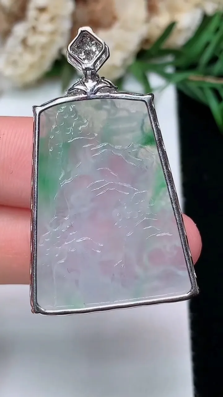 天然A货翡翠山水牌吊坠，尺寸30.5-23.2-5.6，重量:8.15g
12月31日