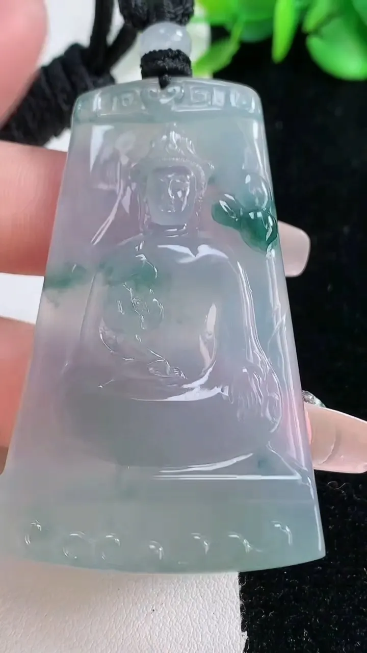 天然A货翡翠种飘花大势至菩萨吊坠，尺寸59-36.7-5.4，重量:31.38g
12月31日