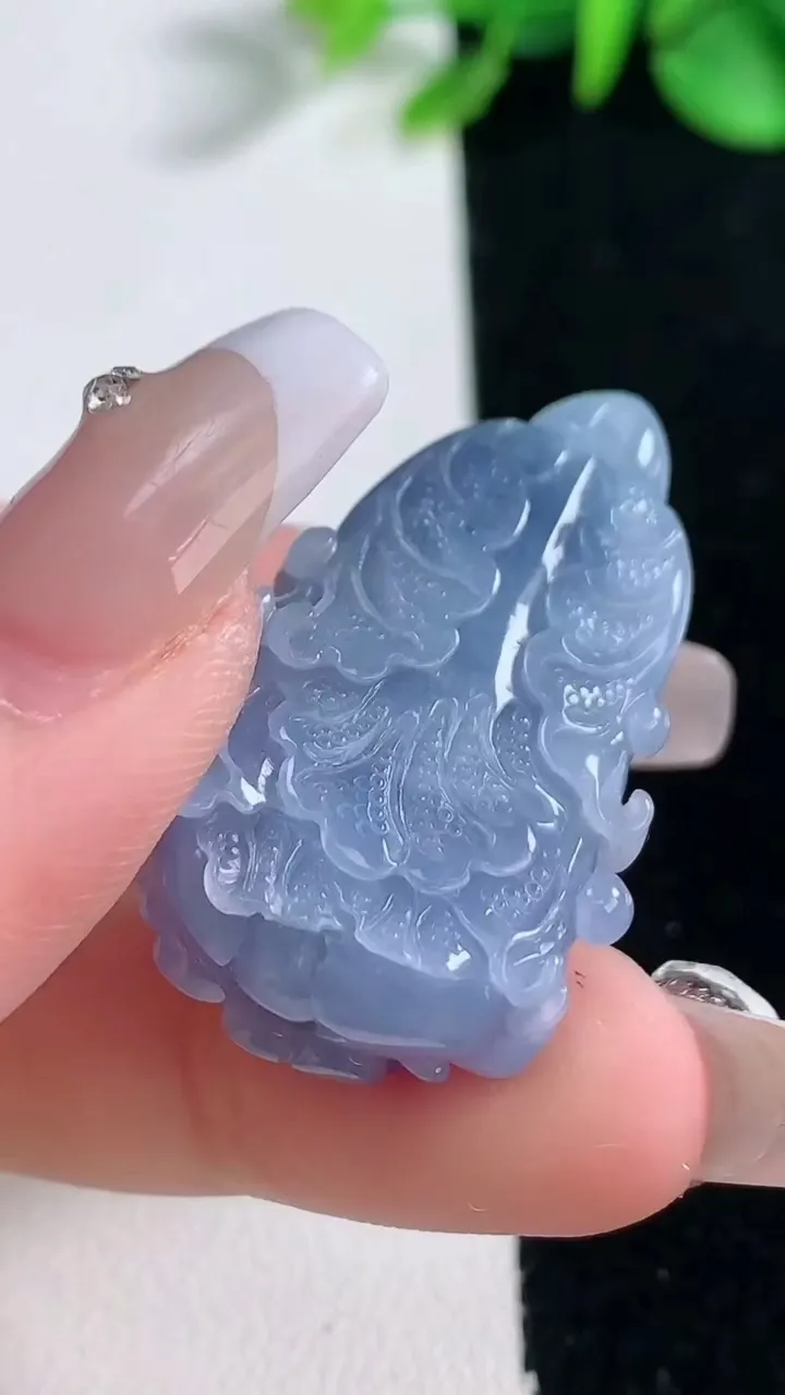 天然A货翡翠紫罗兰白菜吊坠，尺寸34.8-22.5-13.2，重量:16.00g
12月31日