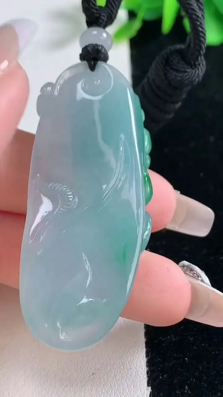 天然A货翡翠梅花吊坠，尺寸54-21.6-12.2，重量:26.65g
12月31日