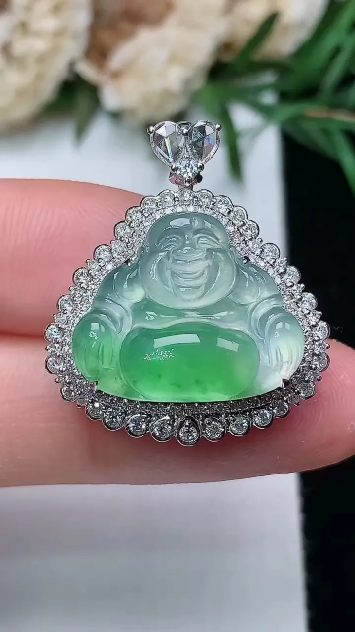 天然A货翡翠佛公吊坠，尺寸25.9-22-10.3，裸石14.4-17.7，重量:4.28g
12月