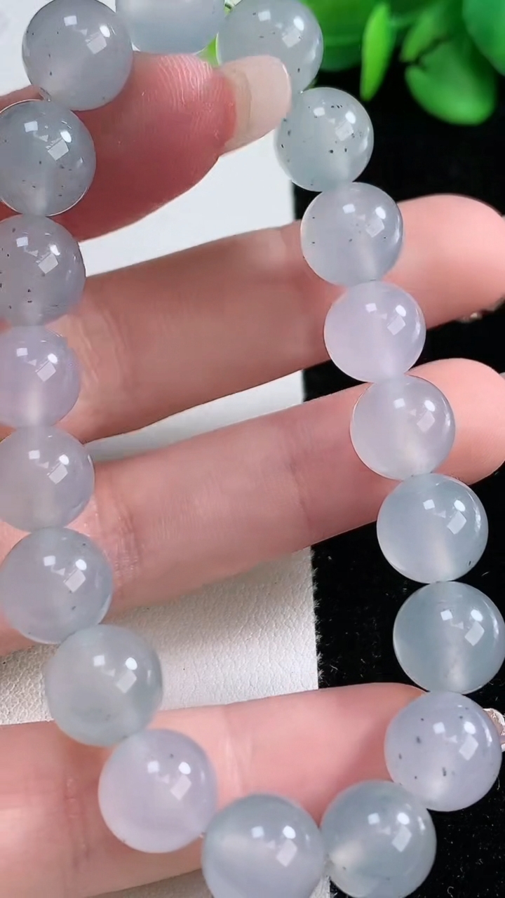 天然A货翡翠种飘花圆珠手串，尺寸10-19颗，重量:30.63g12月31日
工厂直销收藏佳品,种好