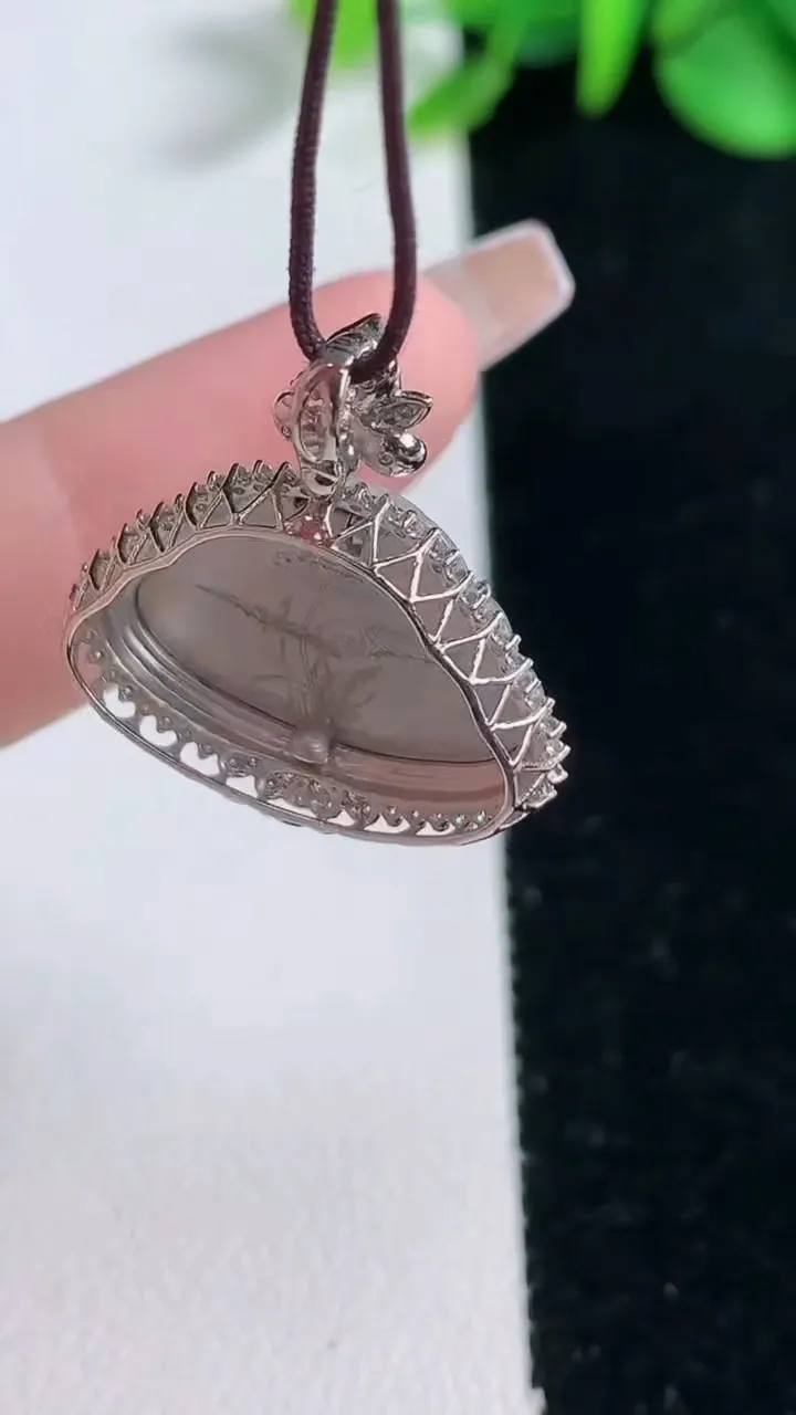 天然A货翡翠种飘花佛公吊坠，尺寸23.8-22.5-7.6，裸石12.7-18.5重量:3.65g
12月31日