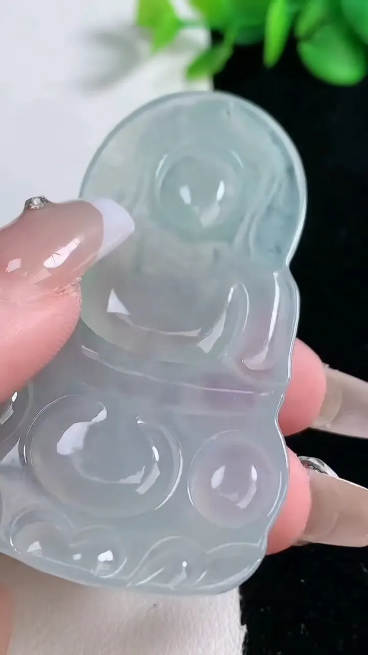 天然A货翡翠观音菩萨吊坠，尺寸64.3-38.7-5.6，重量:25.87g
12月31日