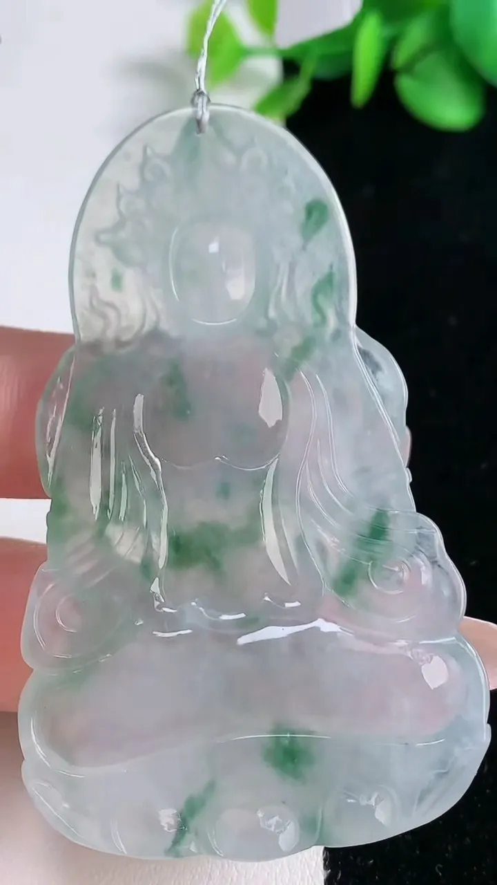 天然A货翡翠种飘花度母观音菩萨吊坠，尺寸66.5-40-6.2，重量:27.43g
12月31日