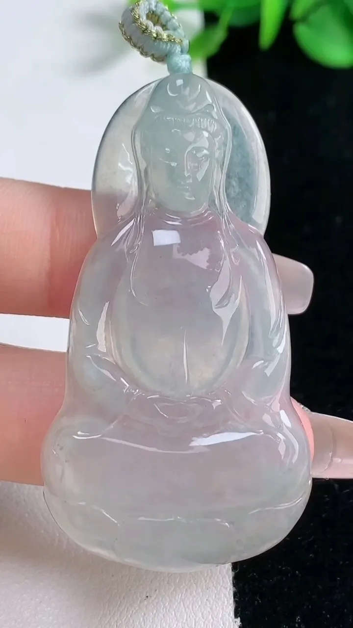 天然A货翡翠观音菩萨吊坠，尺寸55.2-30-4.9，重量:14.79g
12月31日