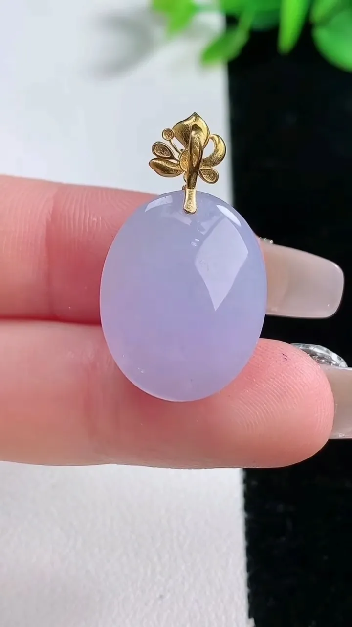 天然A货翡翠18K金紫罗兰蛋面吊坠，尺寸20.2-16.3-10，重量:5.95g
12月31日