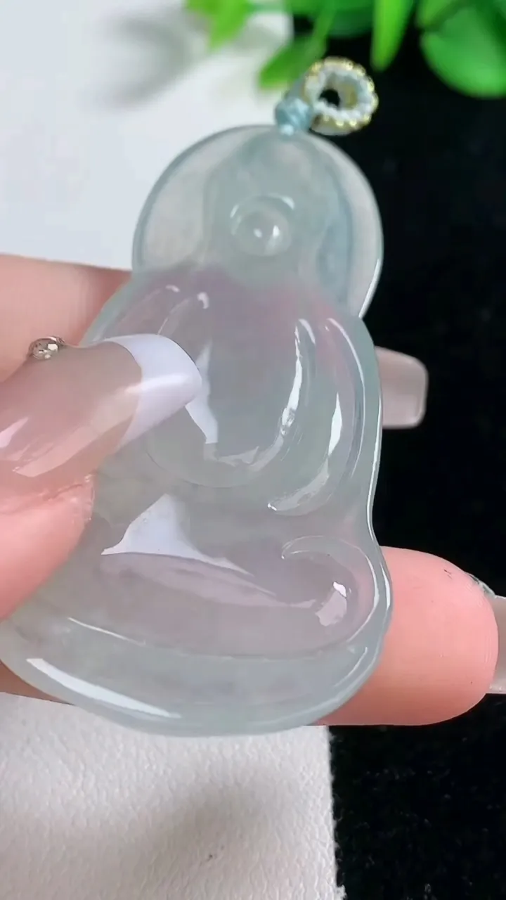 天然A货翡翠观音菩萨吊坠，尺寸55.2-30-4.9，重量:14.79g
12月31日