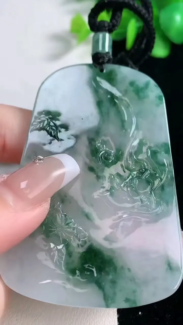 天然A货翡翠种飘花普贤菩萨吊坠，尺寸67.7-44-5.8，重量:44.30g
12月31日