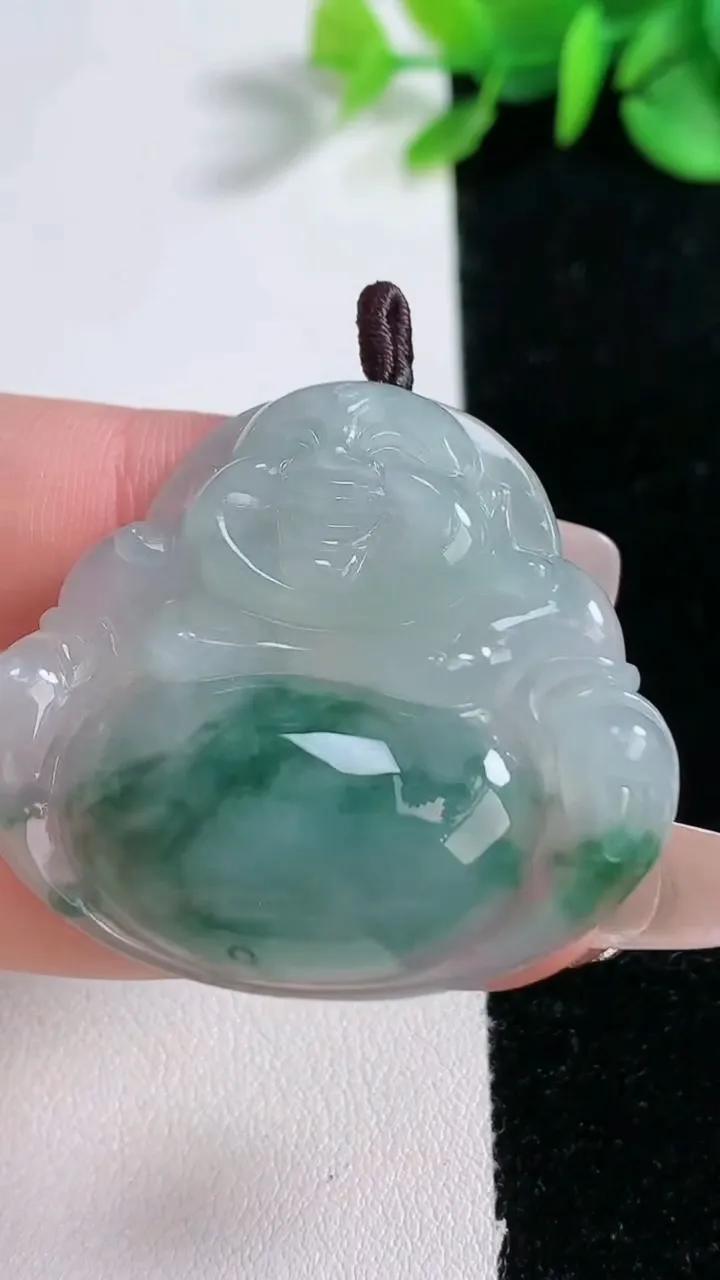 天然A货翡翠冰种飘花佛公吊坠，尺寸36.5-40.8-7.2，重量:15.46g
12月31日