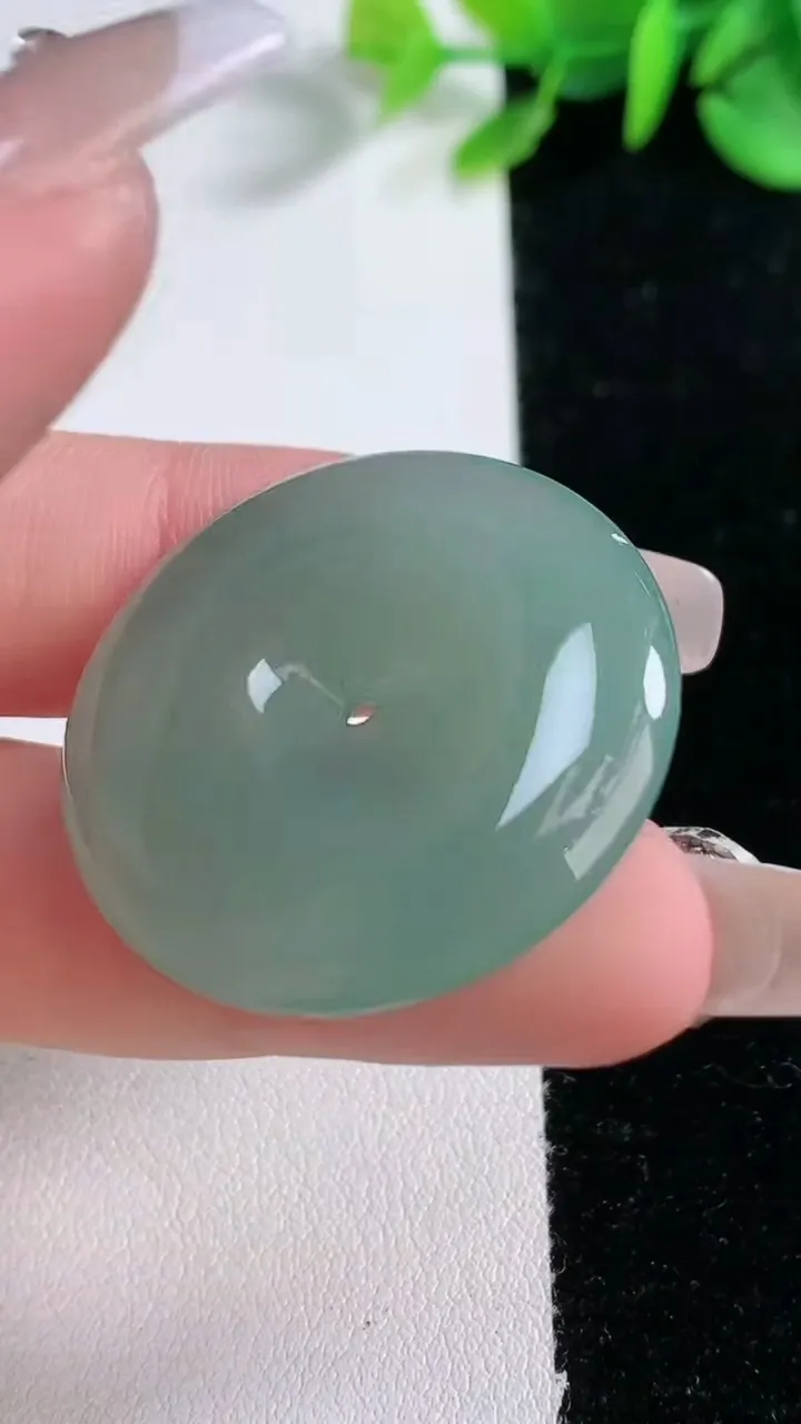 天然A货翡翠平安扣吊坠，尺寸32-5.4，重量:12.06g
12月31日