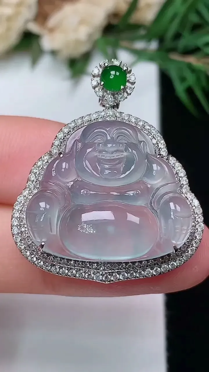 天然A货翡翠佛公吊坠，尺寸31-26.2-9.8，裸石19-22，重量:5.44g
12月31日