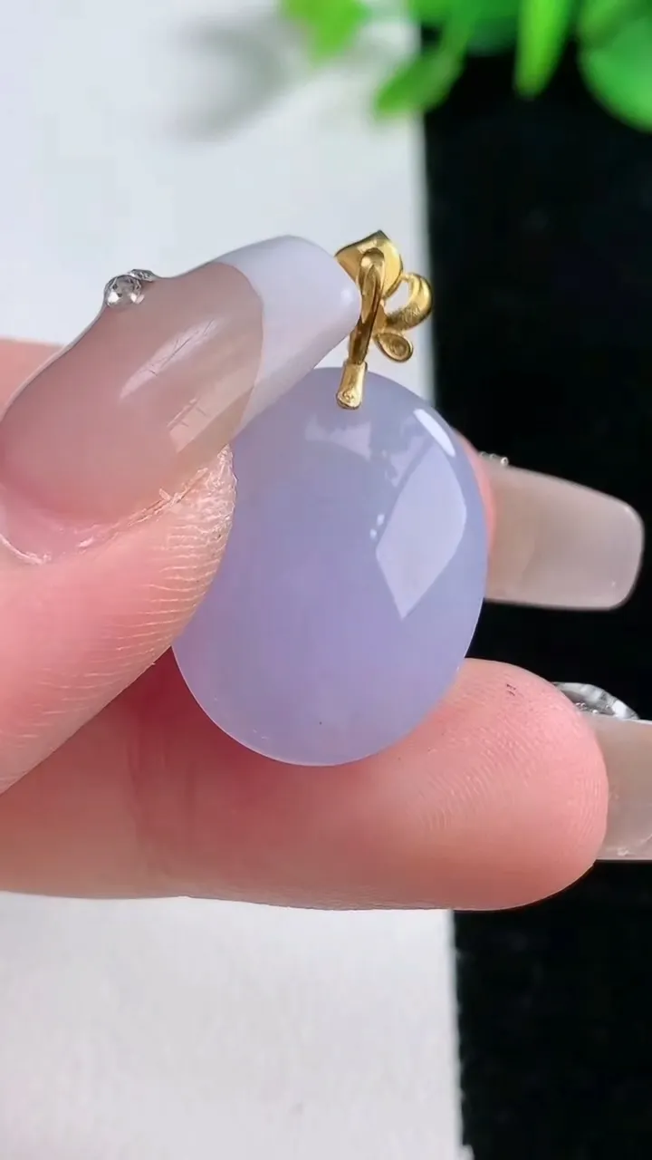 天然A货翡翠18K金紫罗兰蛋面吊坠，尺寸20.2-16.3-10，重量:5.95g
12月31日