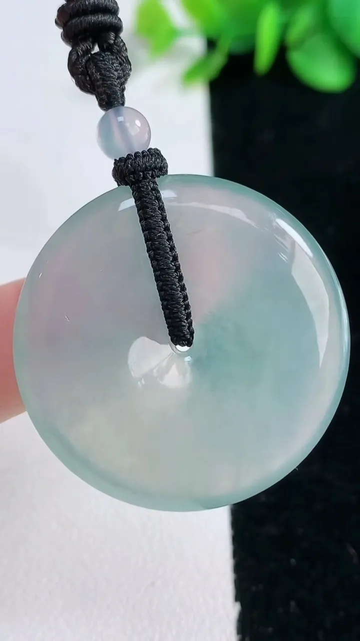 天然A货翡翠平安扣吊坠，尺寸33.2-5.7，重量:17.40g
12月31日