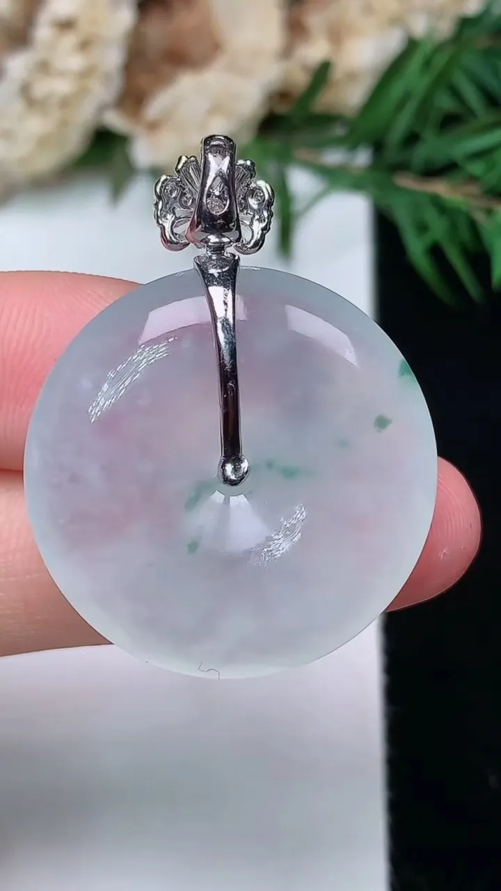 天然A货翡翠飘花平安扣吊坠，尺寸26.6-5.8，重量:9.11g
12月31日