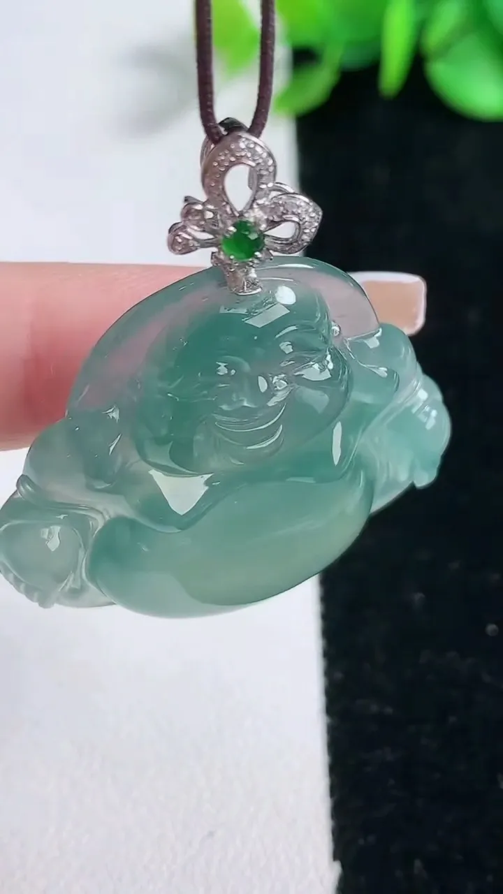 天然A货翡翠佛公吊坠，尺寸32-34.3-6.8，重量:11.51g
12月31日