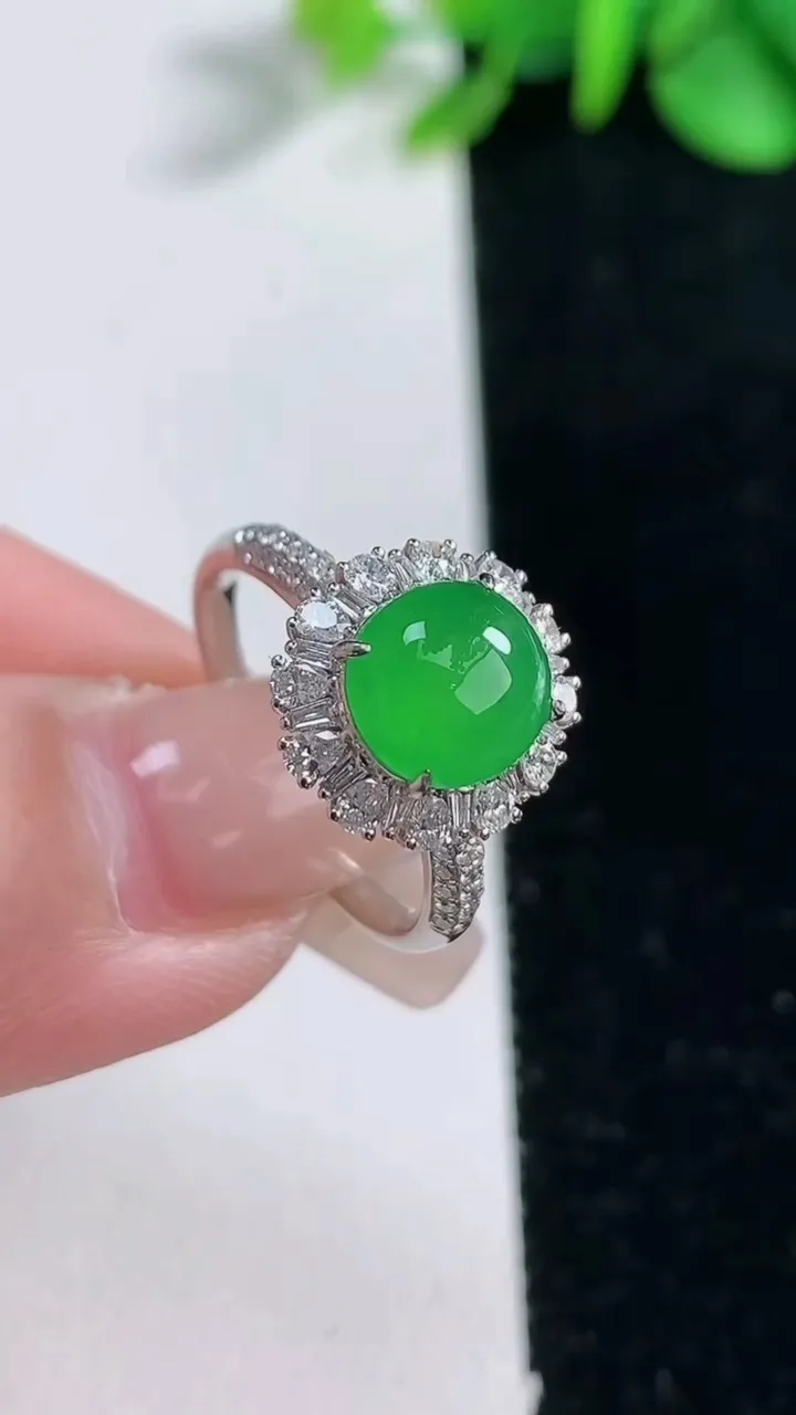 天然A货翡翠蛋面戒指，尺寸17.4-8.5-8.7，重量:3.46g2025年12月31日
工厂直销