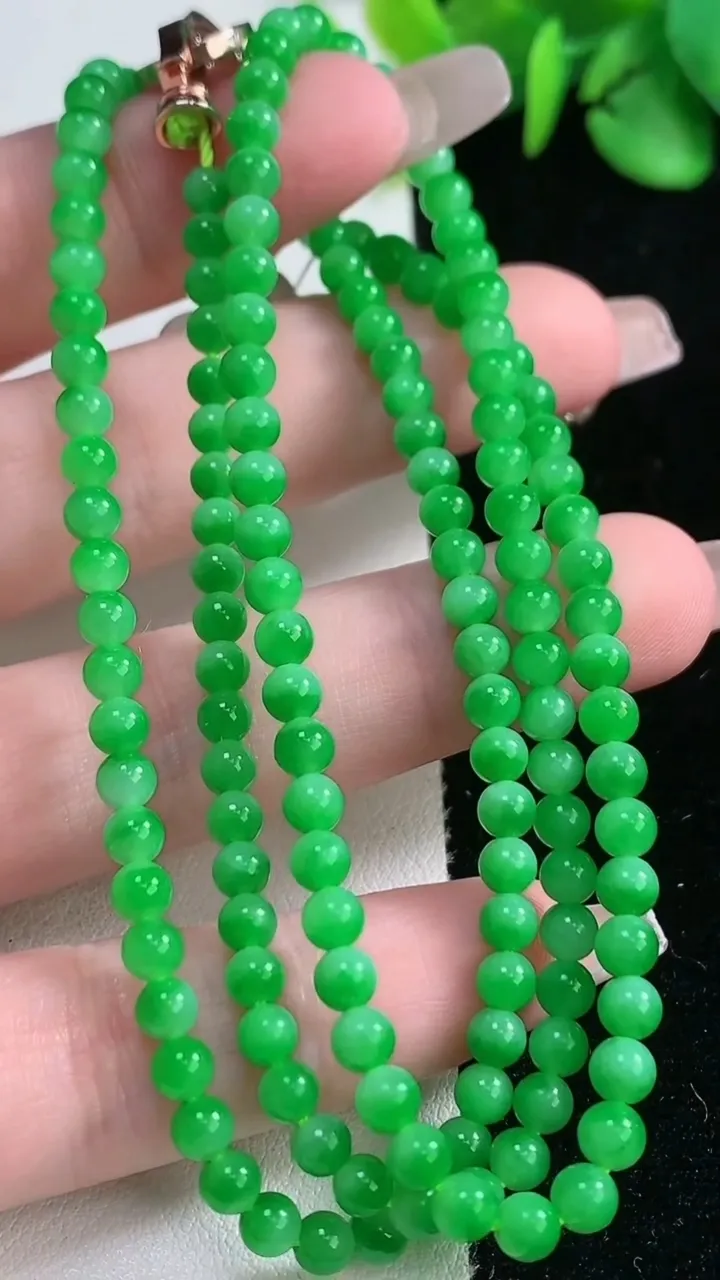 天然A货翡翠小米珠项链，尺寸3.5-153颗，重量:15.83g
12月31日