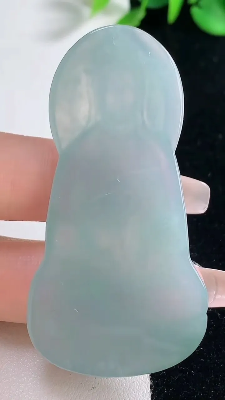 天然A货翡翠观音菩萨吊坠，尺寸61-31.8-6.5，重量:24.00g
12月31日