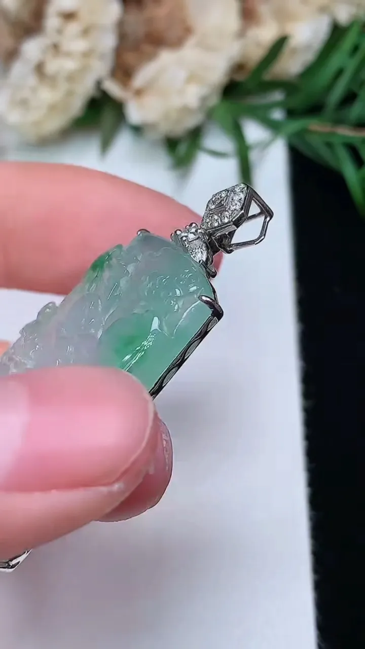 天然A货翡翠山水牌吊坠，尺寸30.5-23.2-5.6，重量:8.15g
12月31日