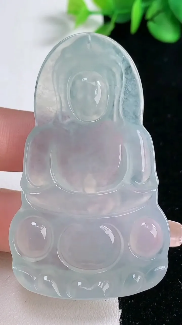 天然A货翡翠观音菩萨吊坠，尺寸64.3-38.7-5.6，重量:25.87g
12月31日