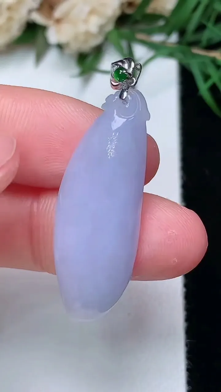 天然A货翡翠k金紫罗兰福瓜吊坠，尺寸32-11.9-5.9，重量:4.73g
12月31日