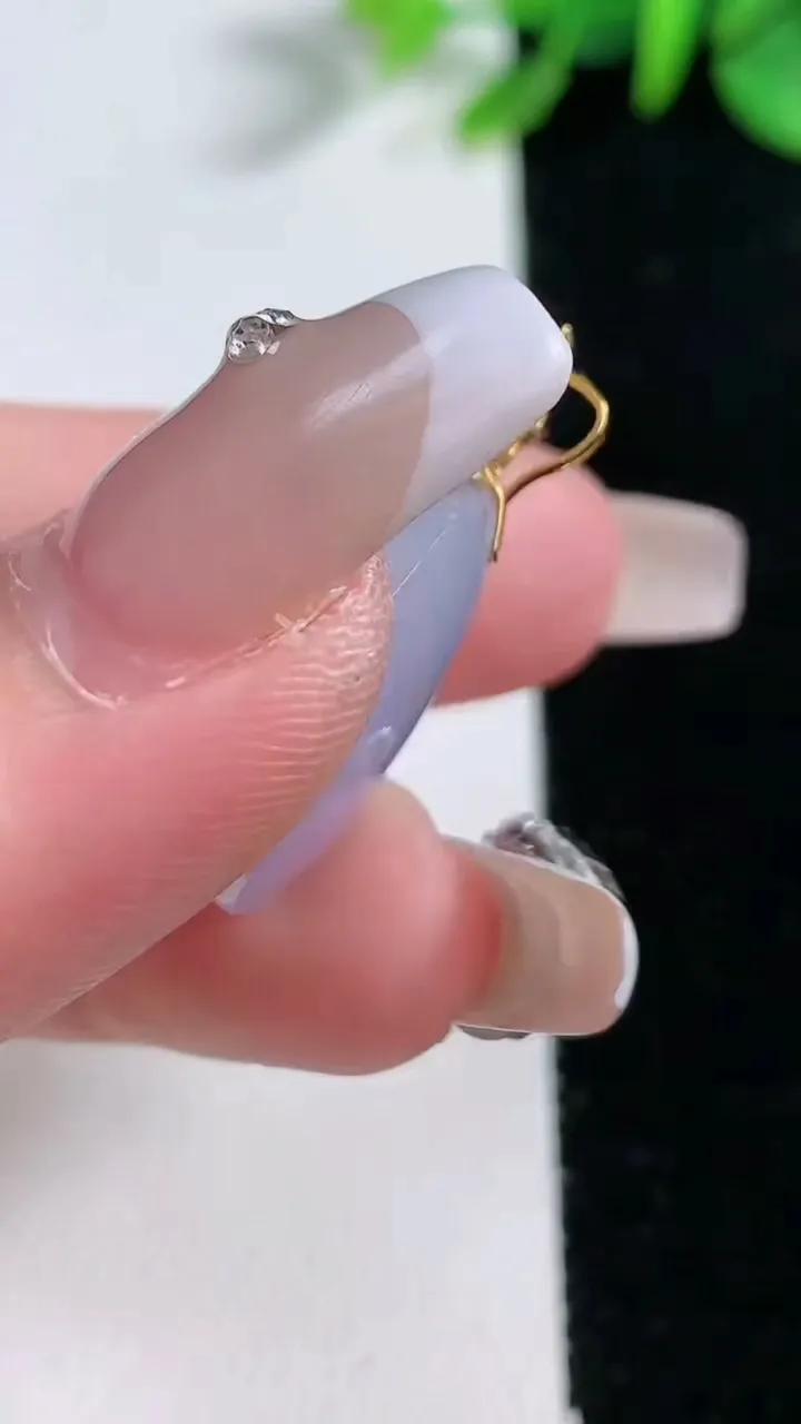 天然A货翡翠18K金紫罗兰蛋面吊坠，尺寸20.2-16.3-10，重量:5.95g
12月31日