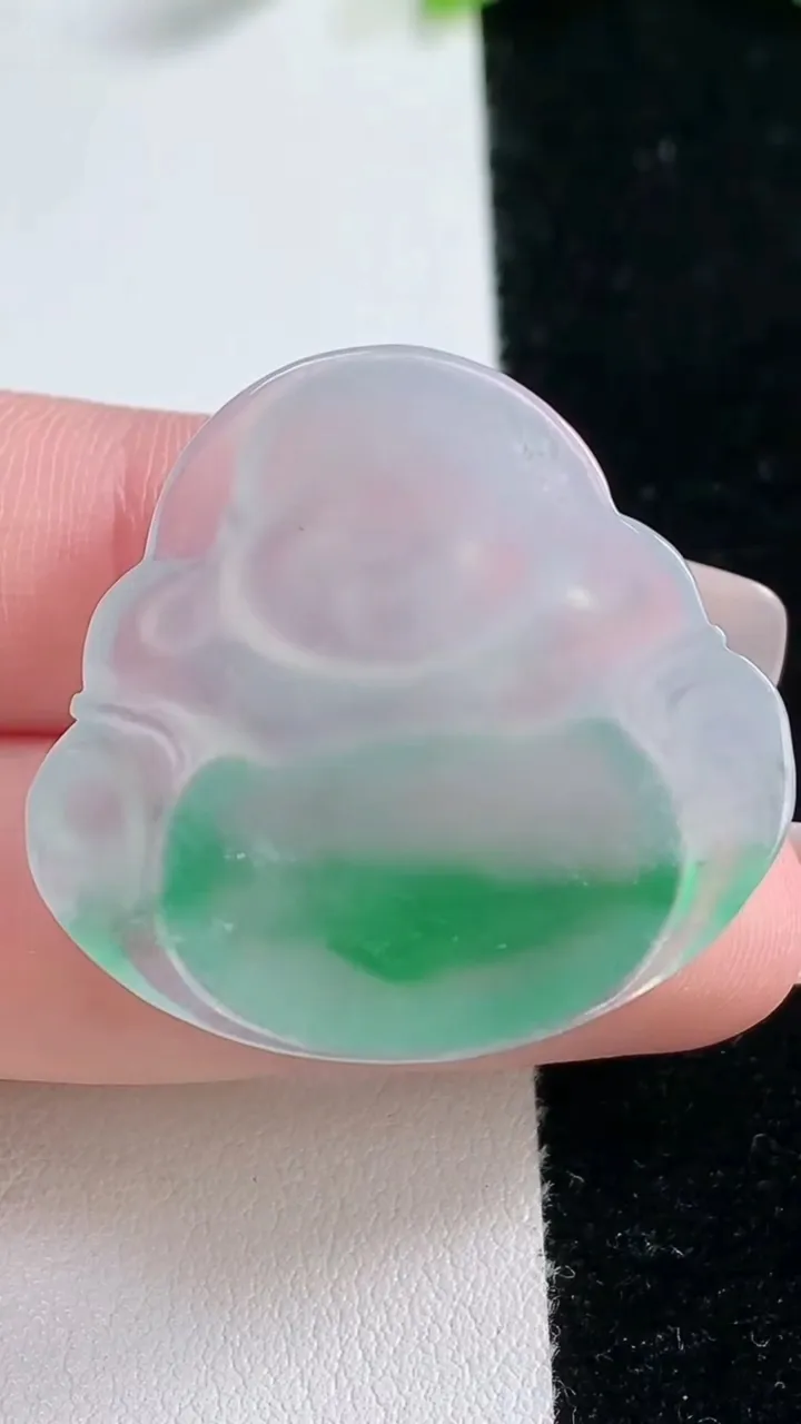 天然A货翡翠佛公镶嵌件，尺寸30.7-32.6-5.5，重量:8.97g
12月31日