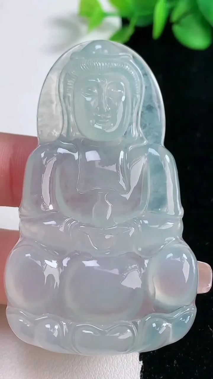 天然A货翡翠观音菩萨吊坠，尺寸64.3-38.7-5.6，重量:25.87g
12月31日