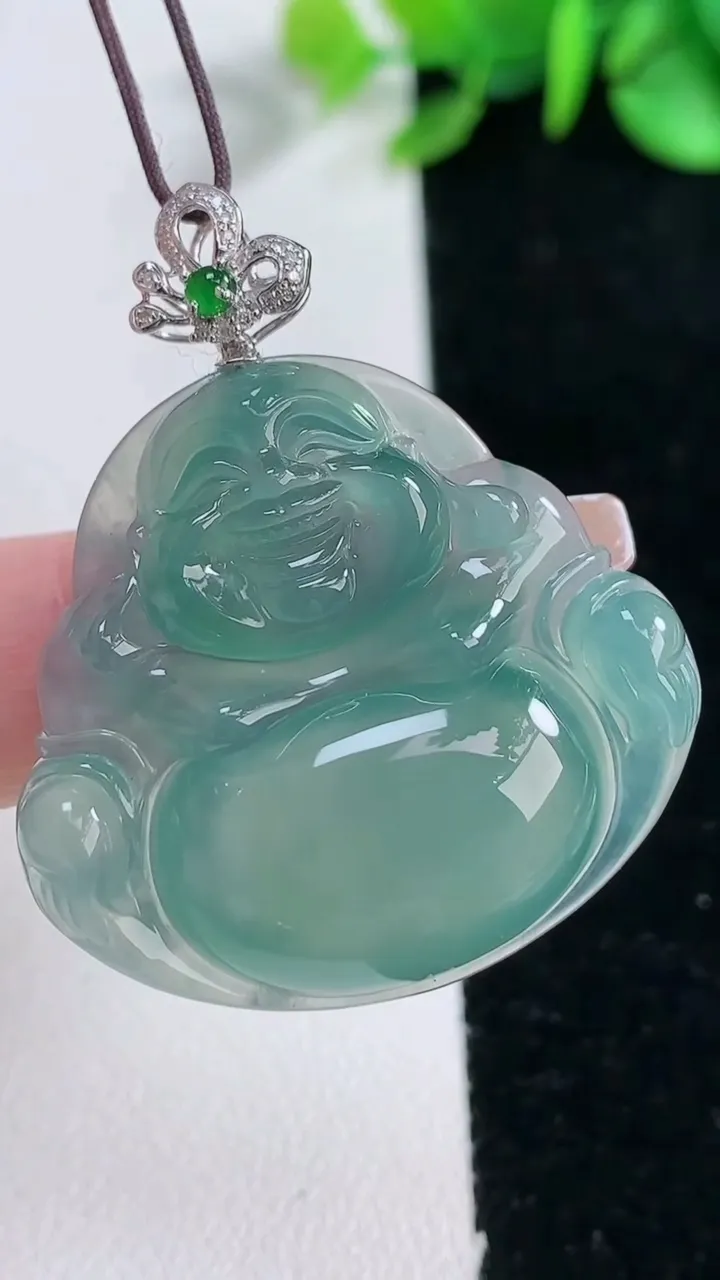 天然A货翡翠佛公吊坠，尺寸32-34.3-6.8，重量:11.51g
12月31日