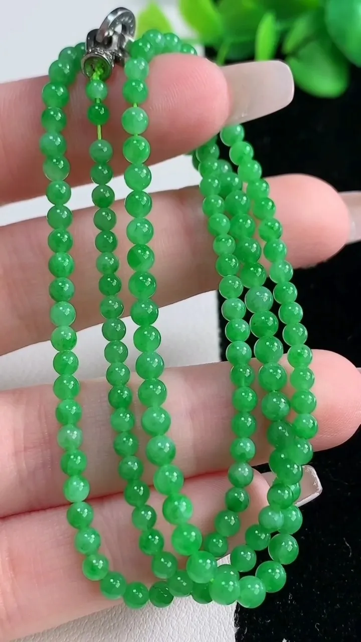 天然A货翡翠小米珠项链，尺寸3-149颗，重量:9.83g
12月31日