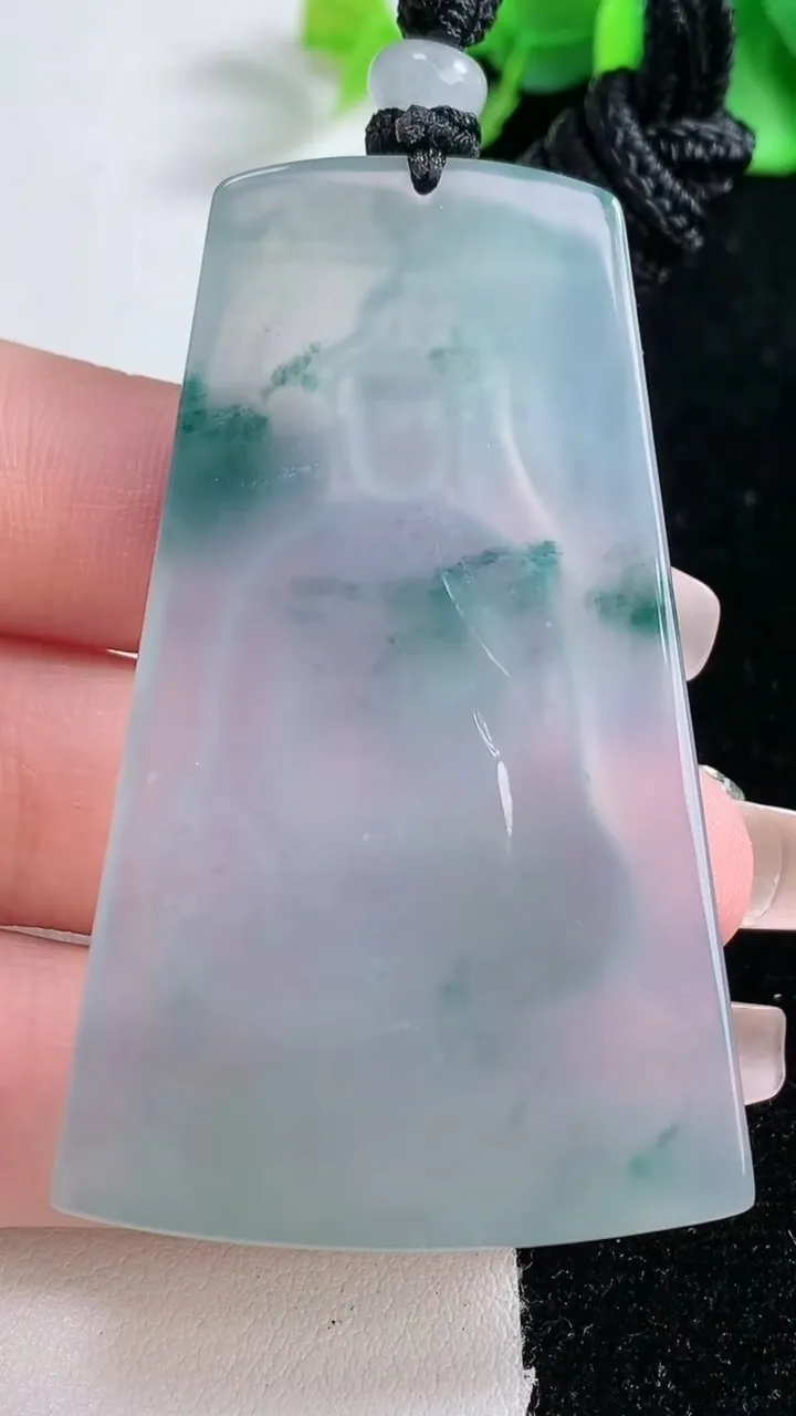 天然A货翡翠种飘花大势至菩萨吊坠，尺寸59-36.7-5.4，重量:31.38g
12月31日