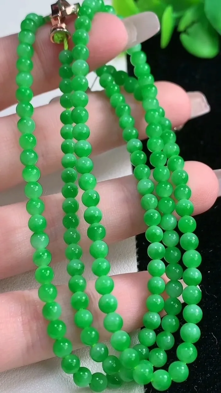 天然A货翡翠小米珠项链，尺寸3.5-153颗，重量:15.83g
12月31日