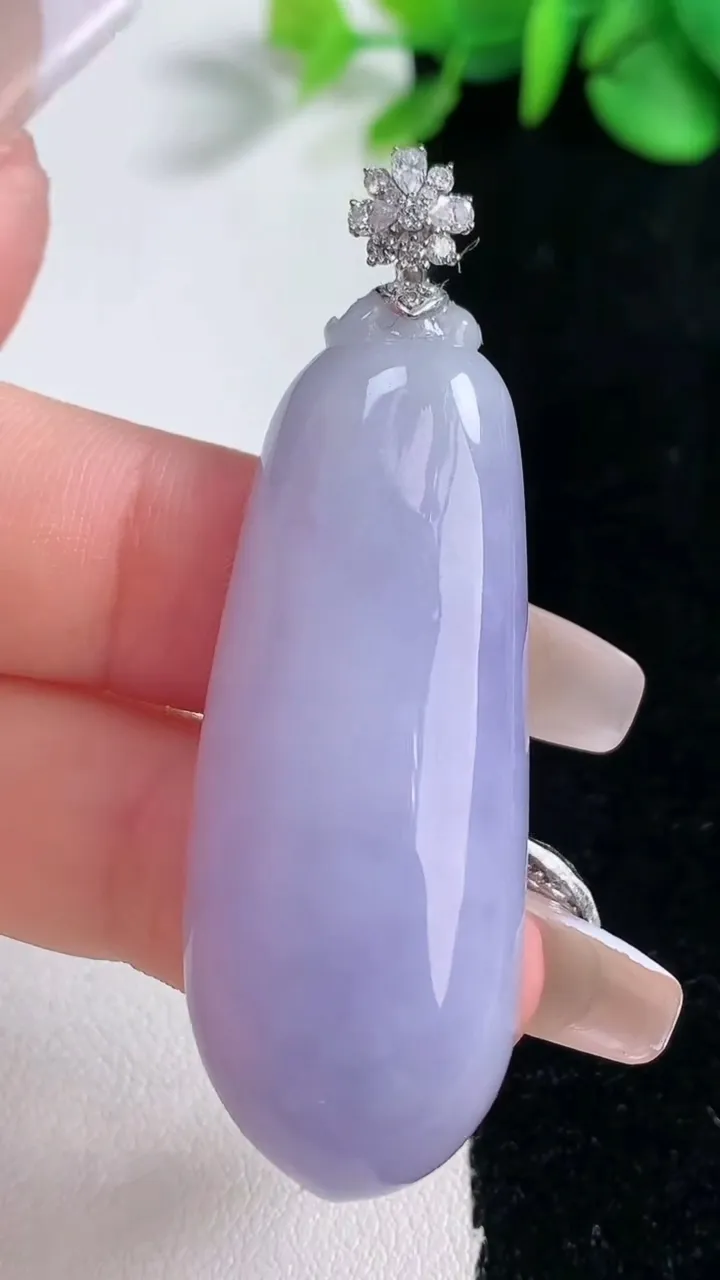 天然A货翡翠18K金紫罗兰福瓜吊坠，尺寸48.6-18-8.9，重量:16.55g
12月31日