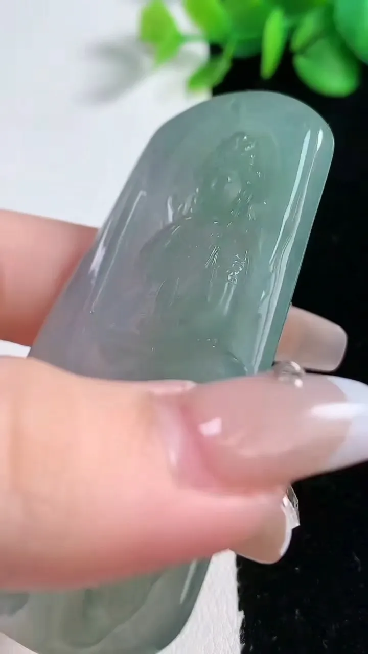 天然A货翡翠文殊菩萨吊坠，尺寸68.2-37.8-5，重量:30.69g
12月31日