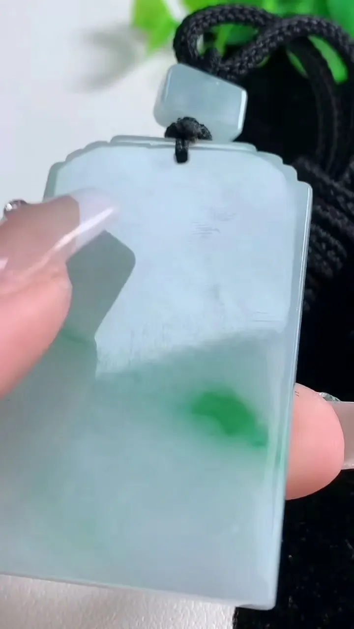 天然A货翡翠仿古无事牌吊坠，尺寸53.3-32-5.1，重量:32.82g
12月31日