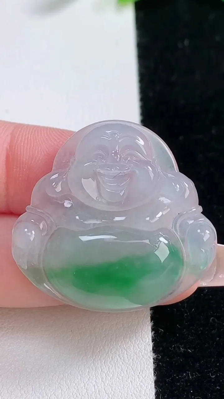 天然A货翡翠佛公镶嵌件，尺寸30.7-32.6-5.5，重量:8.97g
12月31日