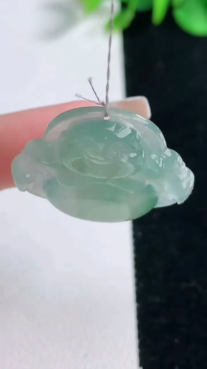 天然A货翡翠佛公吊坠，尺寸24.8-29-5.6，重量:6.01g
12月31日