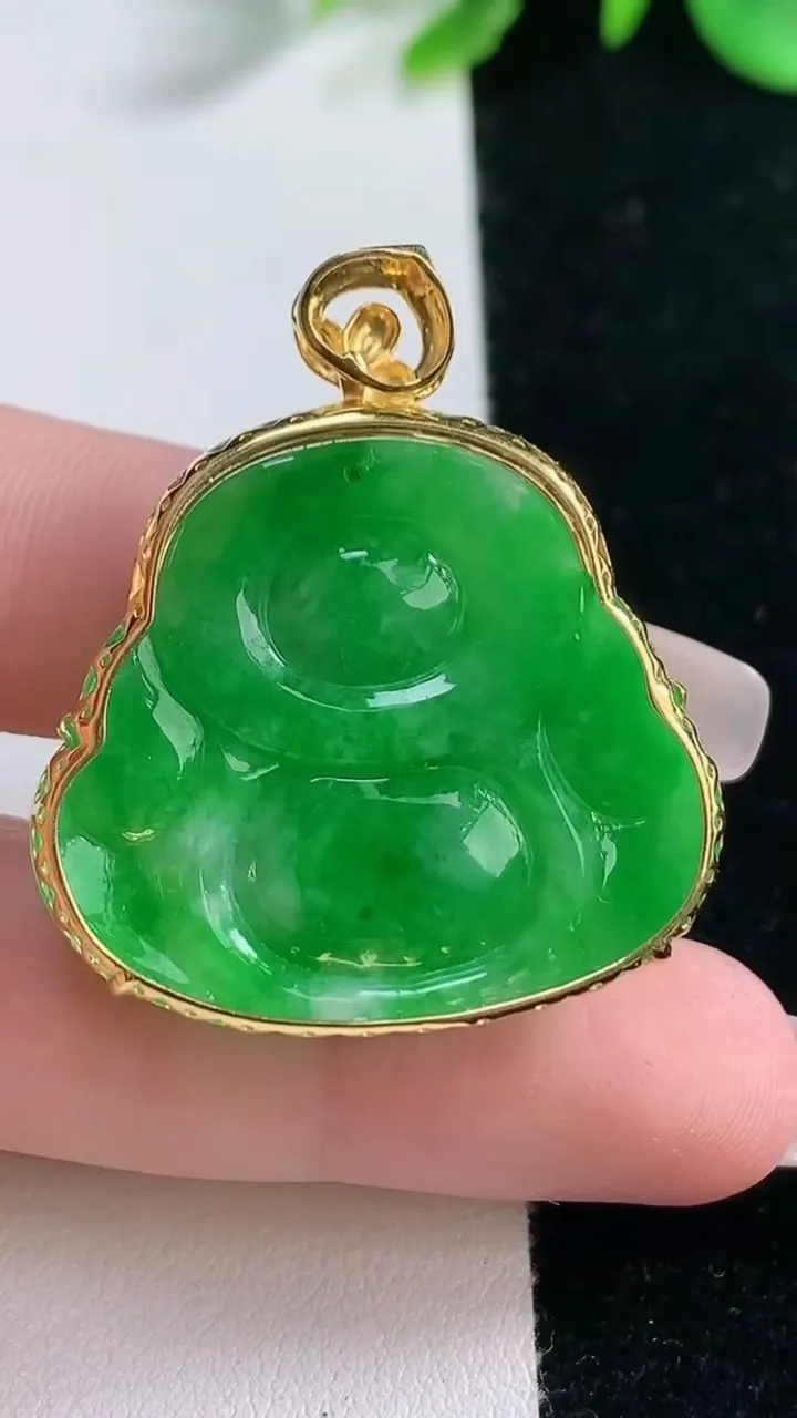 天然A货翡翠佛公吊坠，尺寸36.2-27.8-32.4-9.2，重量:10.00g
12月31日