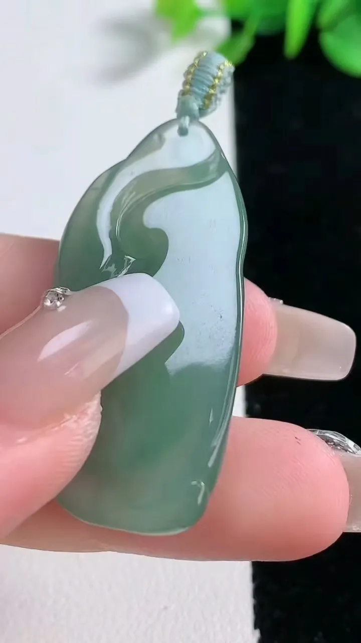 天然A货翡翠悟道吊坠，尺寸41.8-20.6-8.2，重量:11.02g
12月31日