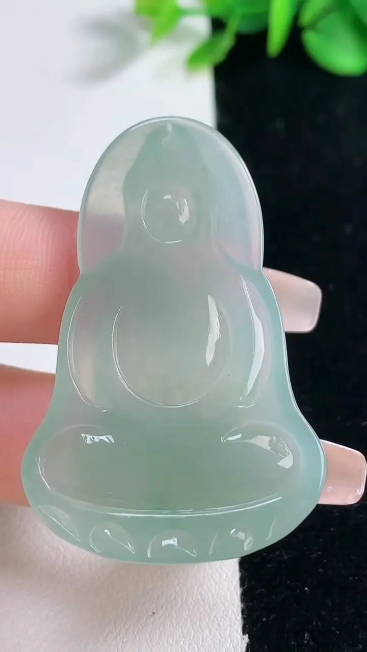 天然A货翡翠素衣观音菩萨吊坠，尺寸48.4-32-5.3，重量:13.54g
12月31日